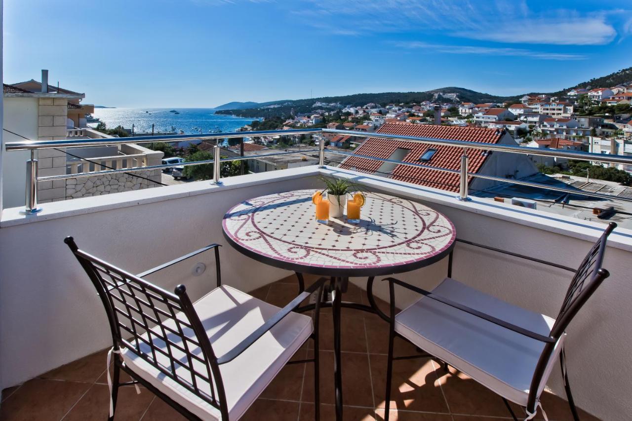 Apartments And Rooms Marija Хвар Экстерьер фото
