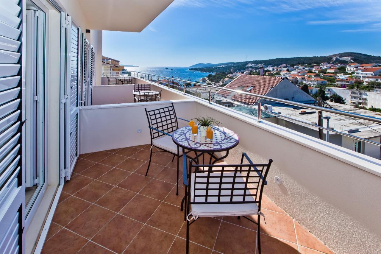 Apartments And Rooms Marija Хвар Экстерьер фото