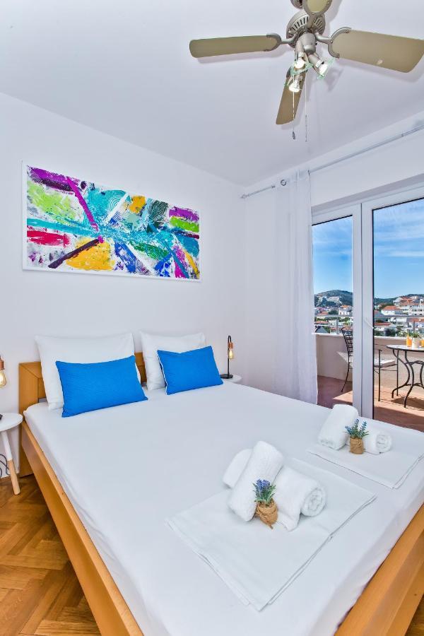Apartments And Rooms Marija Хвар Экстерьер фото