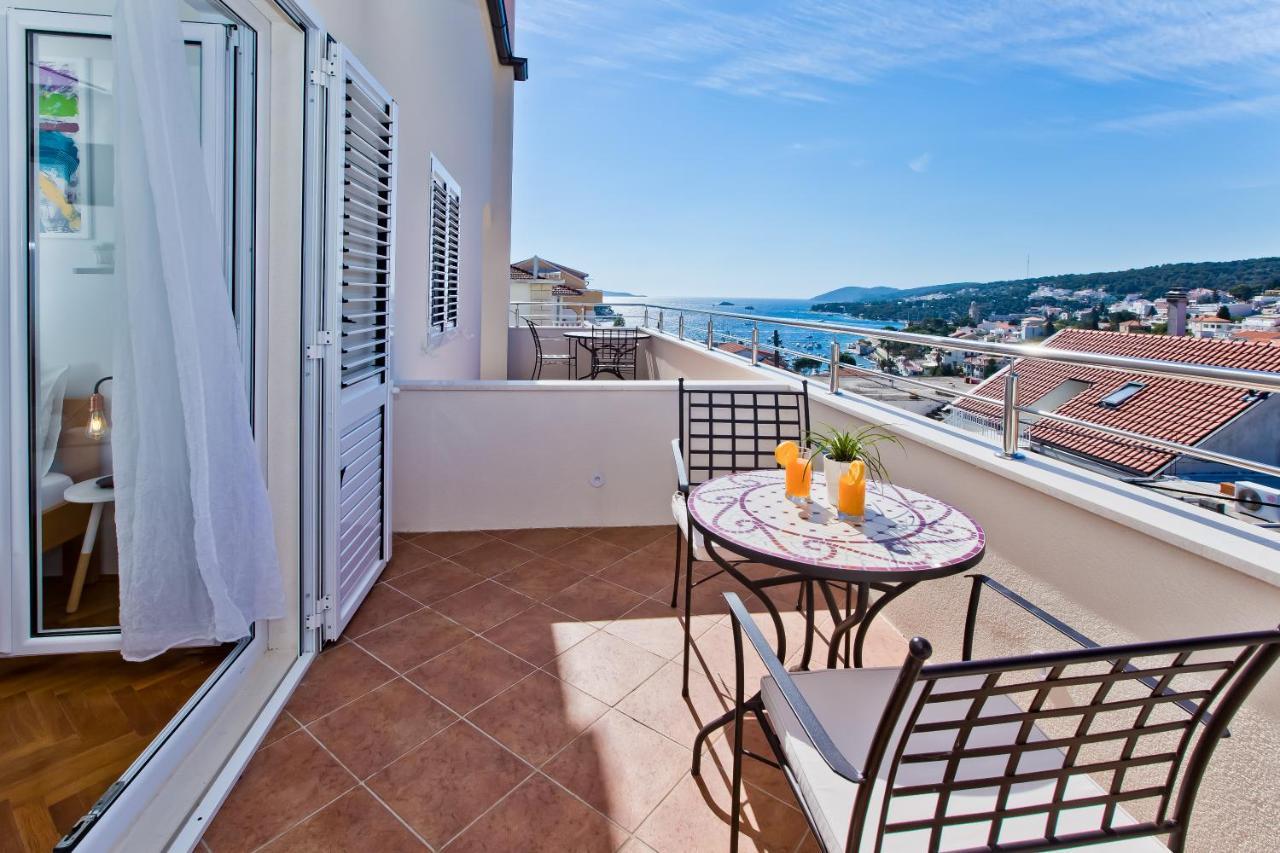 Apartments And Rooms Marija Хвар Экстерьер фото