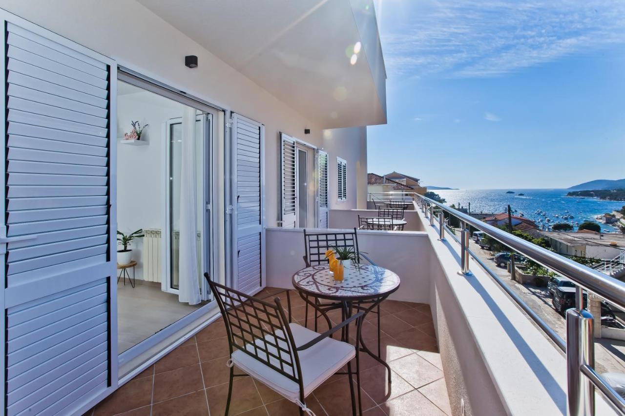 Apartments And Rooms Marija Хвар Экстерьер фото