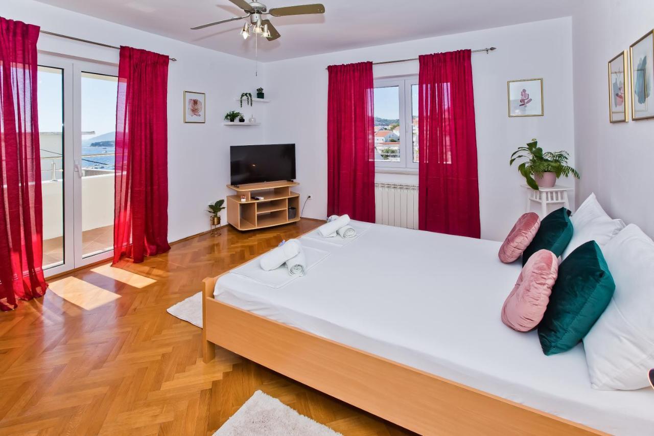 Apartments And Rooms Marija Хвар Экстерьер фото