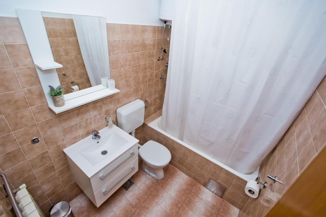 Apartments And Rooms Marija Хвар Экстерьер фото