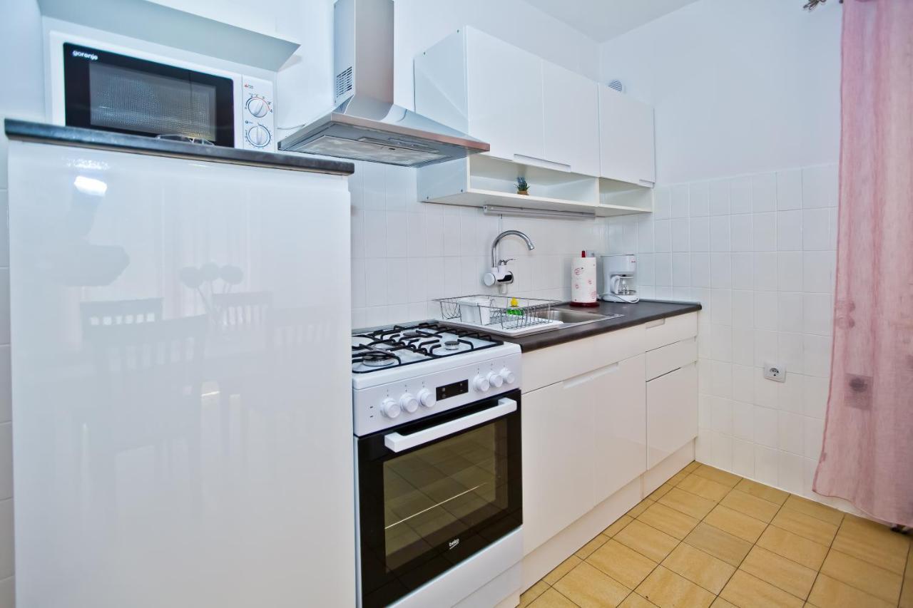 Apartments And Rooms Marija Хвар Экстерьер фото