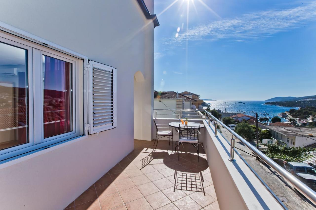 Apartments And Rooms Marija Хвар Экстерьер фото