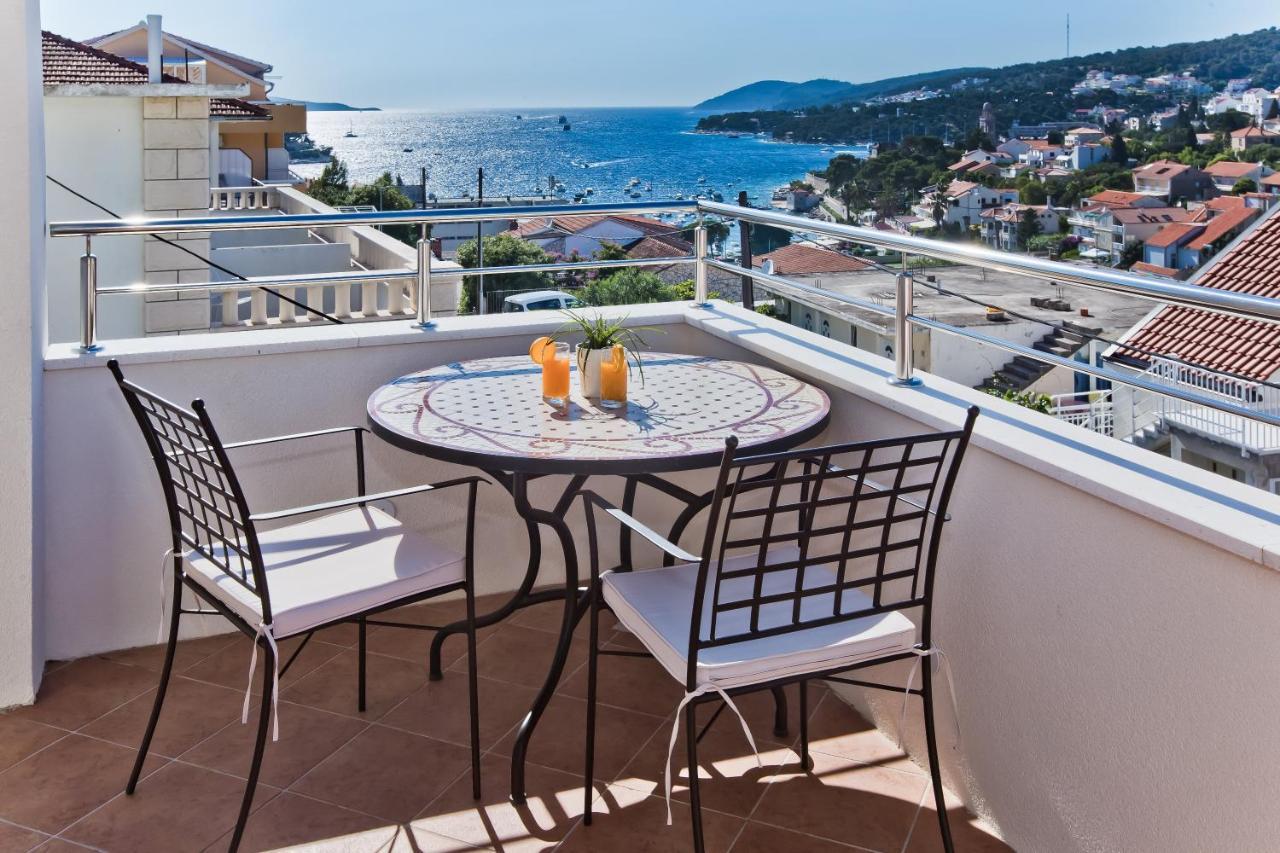 Apartments And Rooms Marija Хвар Экстерьер фото