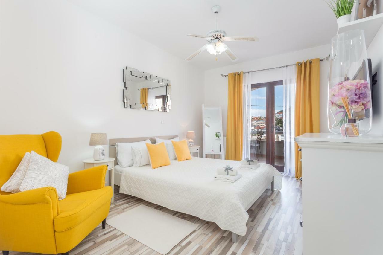 Apartments And Rooms Marija Хвар Экстерьер фото