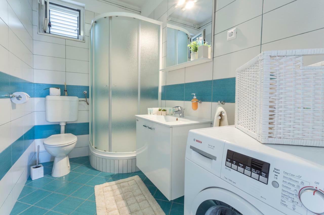 Apartments And Rooms Marija Хвар Экстерьер фото