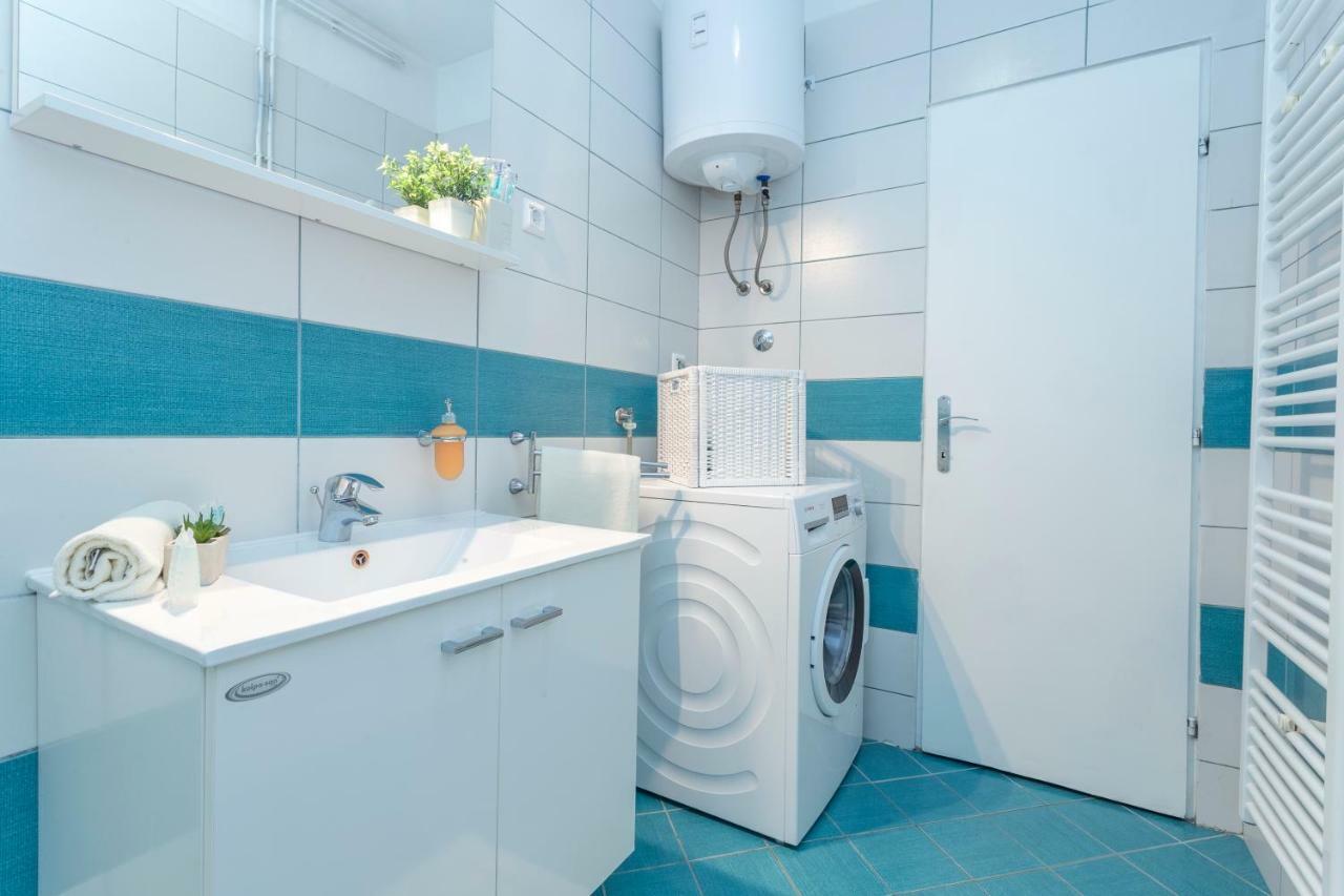 Apartments And Rooms Marija Хвар Экстерьер фото