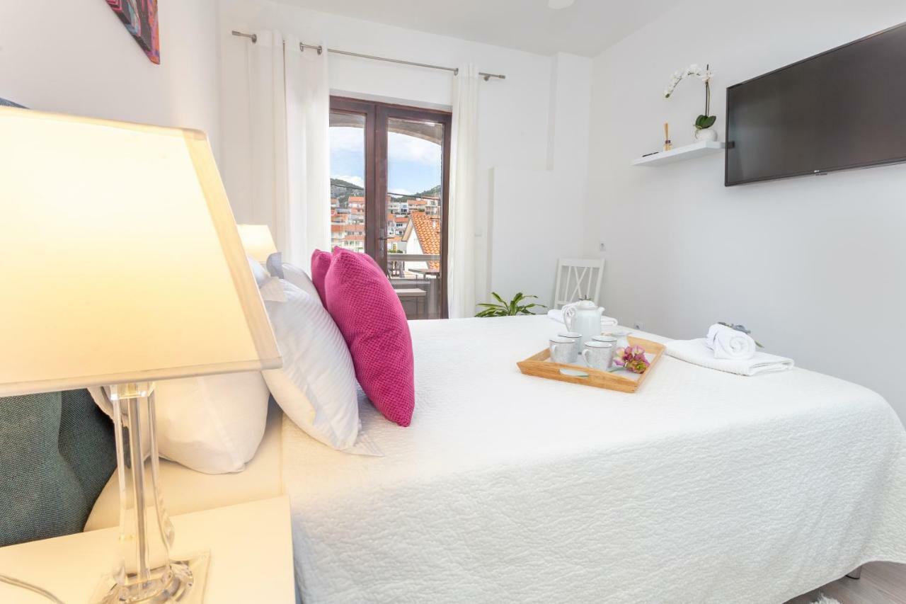 Apartments And Rooms Marija Хвар Экстерьер фото