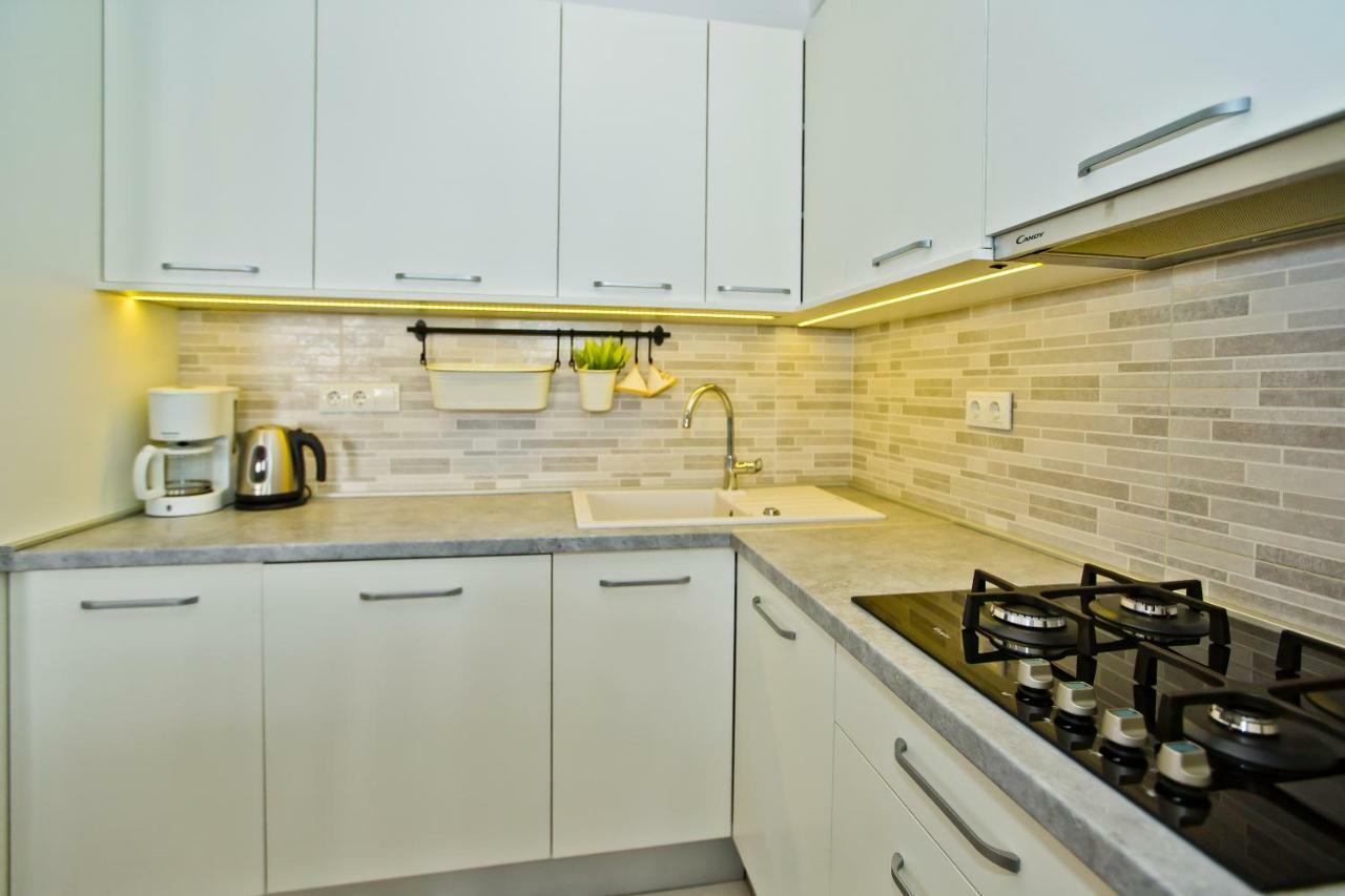 Apartments And Rooms Marija Хвар Экстерьер фото