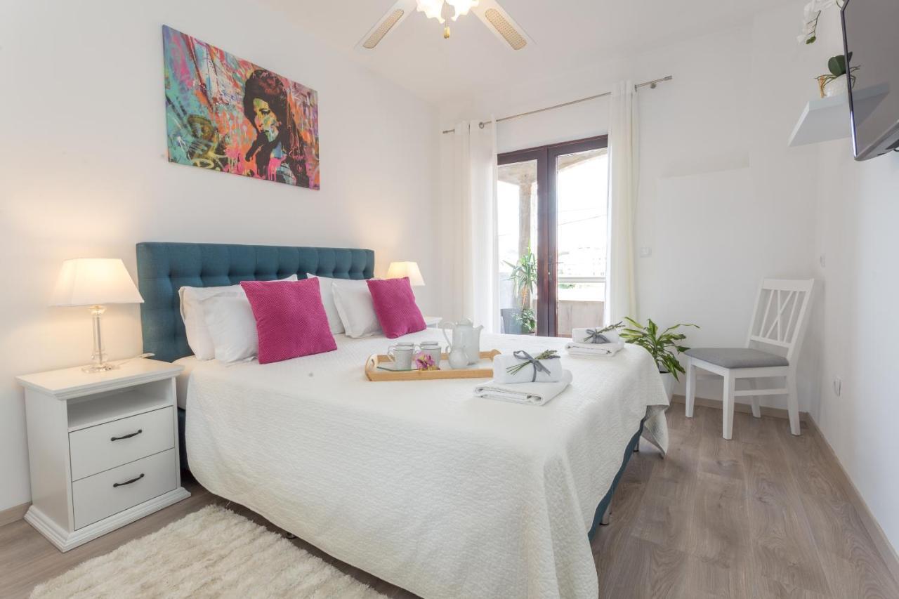 Apartments And Rooms Marija Хвар Экстерьер фото