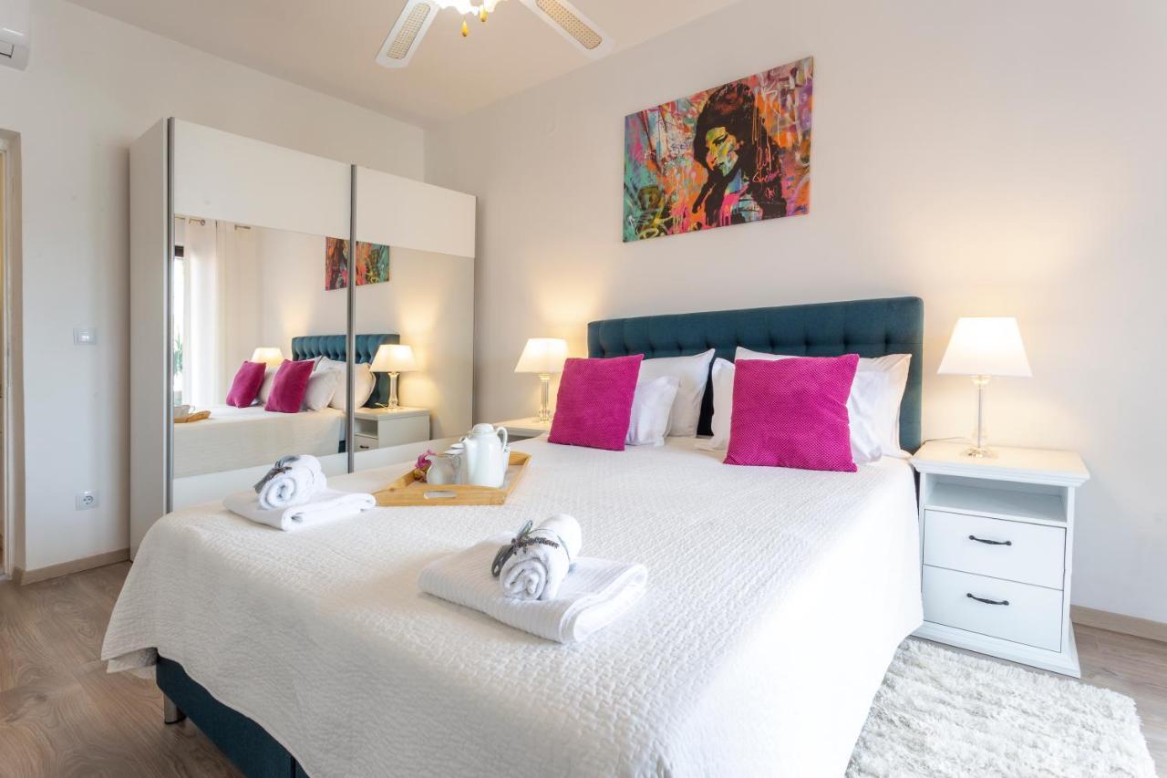 Apartments And Rooms Marija Хвар Экстерьер фото